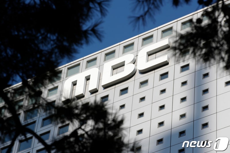 '<b>오요안나</b> 사망 1주기'…MBC, 프리랜서 <b>기상캐스터 폐지</b> "전문가 정규직...