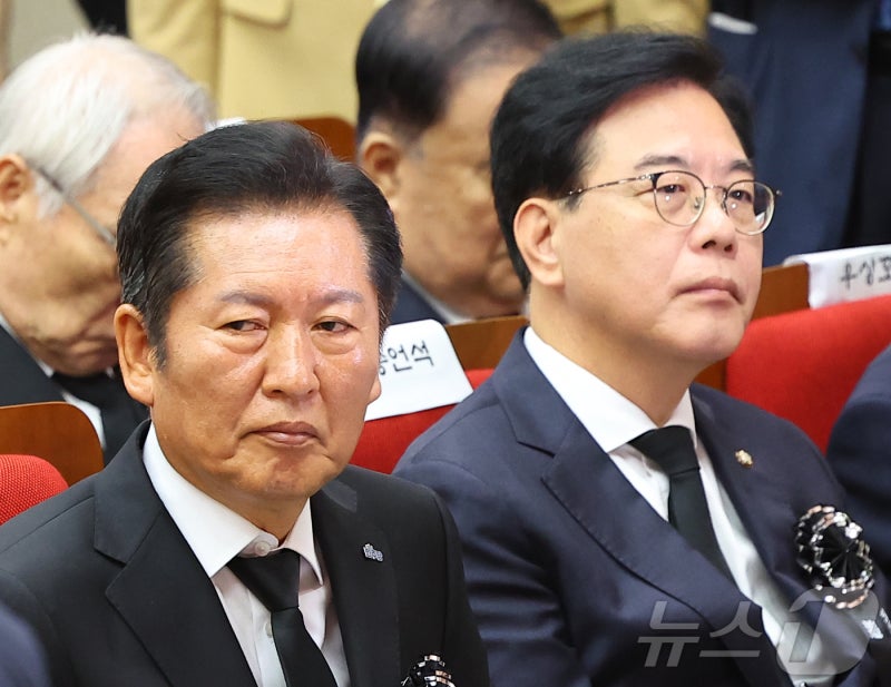 <b>송언석</b>, '<b>노상원 수첩</b>' <b>발언</b>논란에 "유감"…정청래 "사람답게 살자"