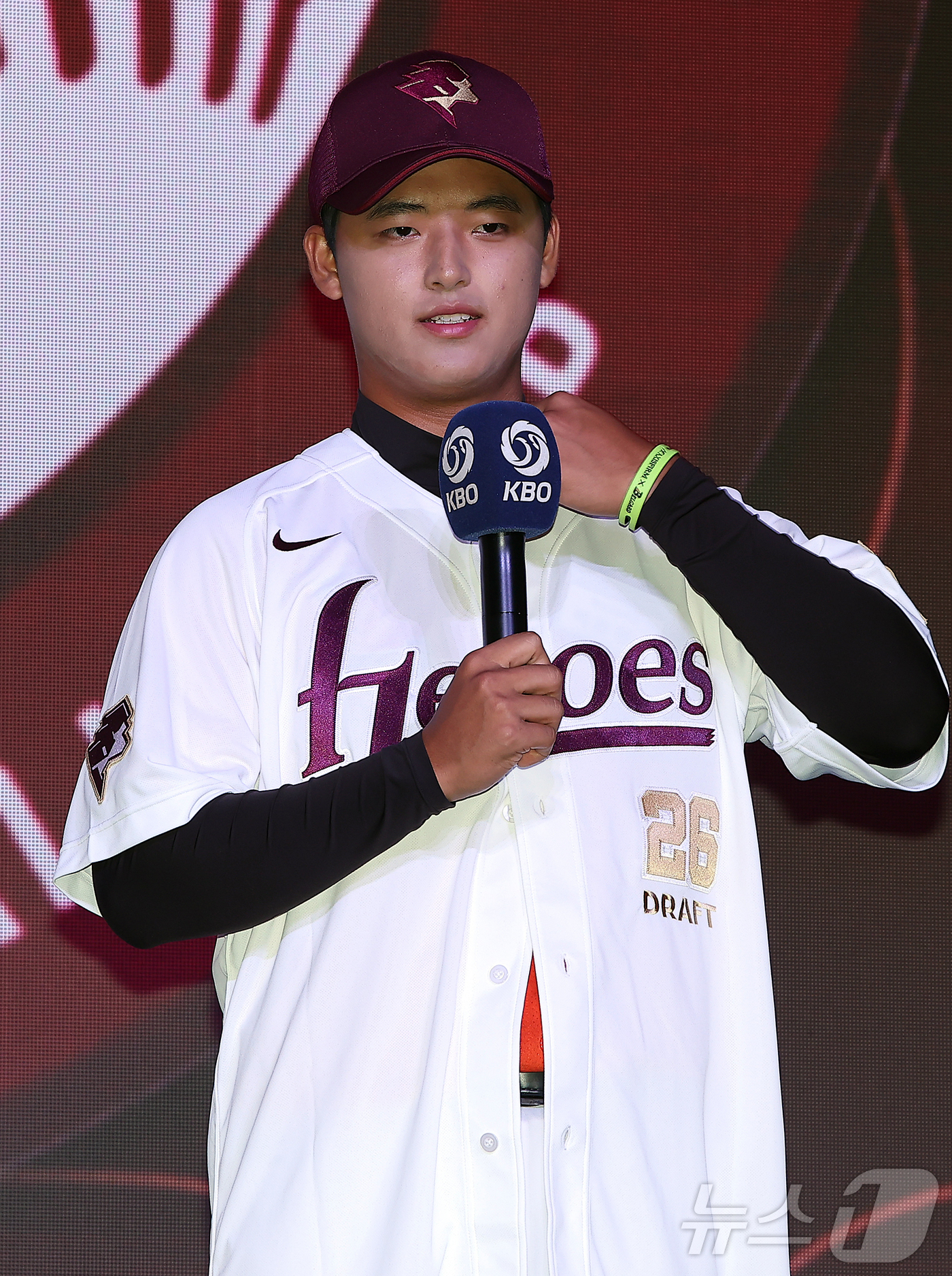 '고교 최대어' <b>박준현</b>, 전체 1순위 <b>키움행</b>…NC, 야수 신재인 지명(종합)