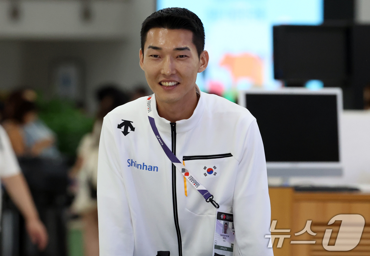 '세계선수권 은메달' <b>우상혁</b> 금의환향…"마지막 퍼즐은 <b>LA 올림픽</b>"