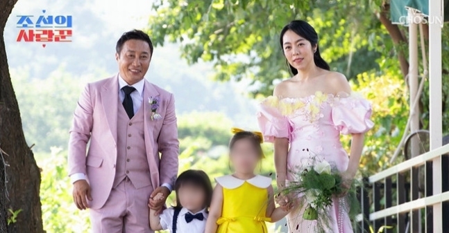 "더는 숨지 않아" <b>김병만</b>, 비연예인과 <b>재혼</b>…두 아이 함께 <b>결혼</b>식