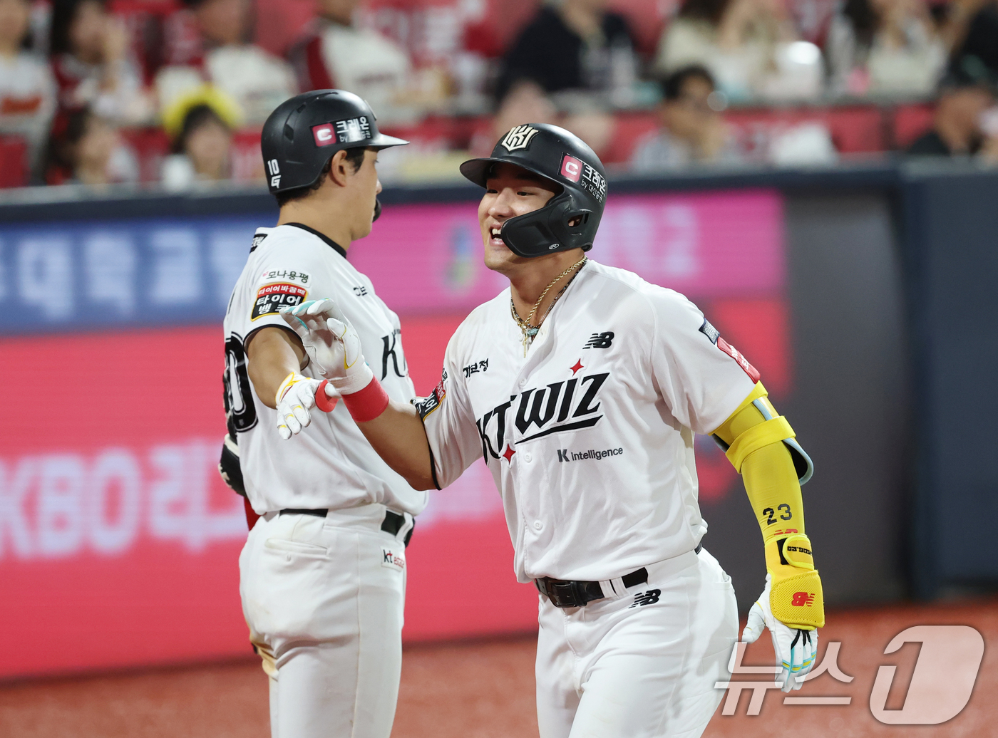 '최강' <b>폰세</b> 무너뜨린 KT, 한화에 4-2 승…4연패 끊고 5위 수성