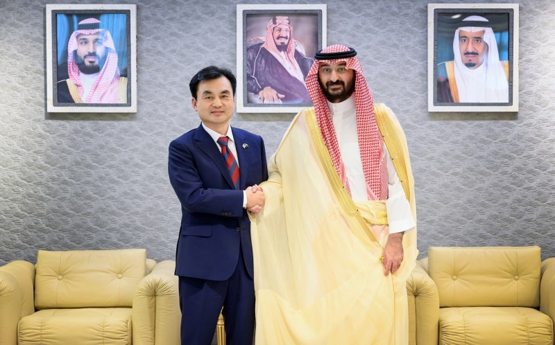 <b>안규백</b>, <b>사우디</b> 국가방위부 <b>장관</b>과 회담…국방·<b>방산</b> 협력 논의
