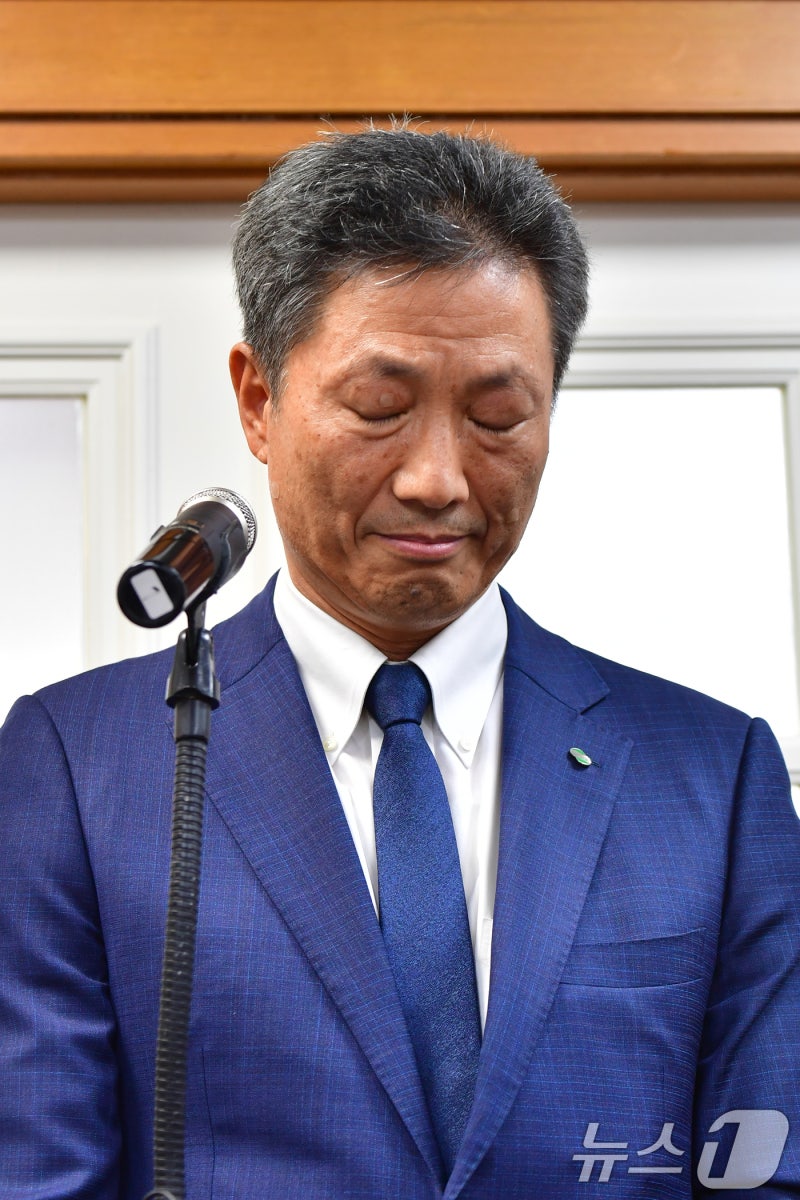 두눈 감은 전대욱 <b>한수원 사장 직무대행</b>