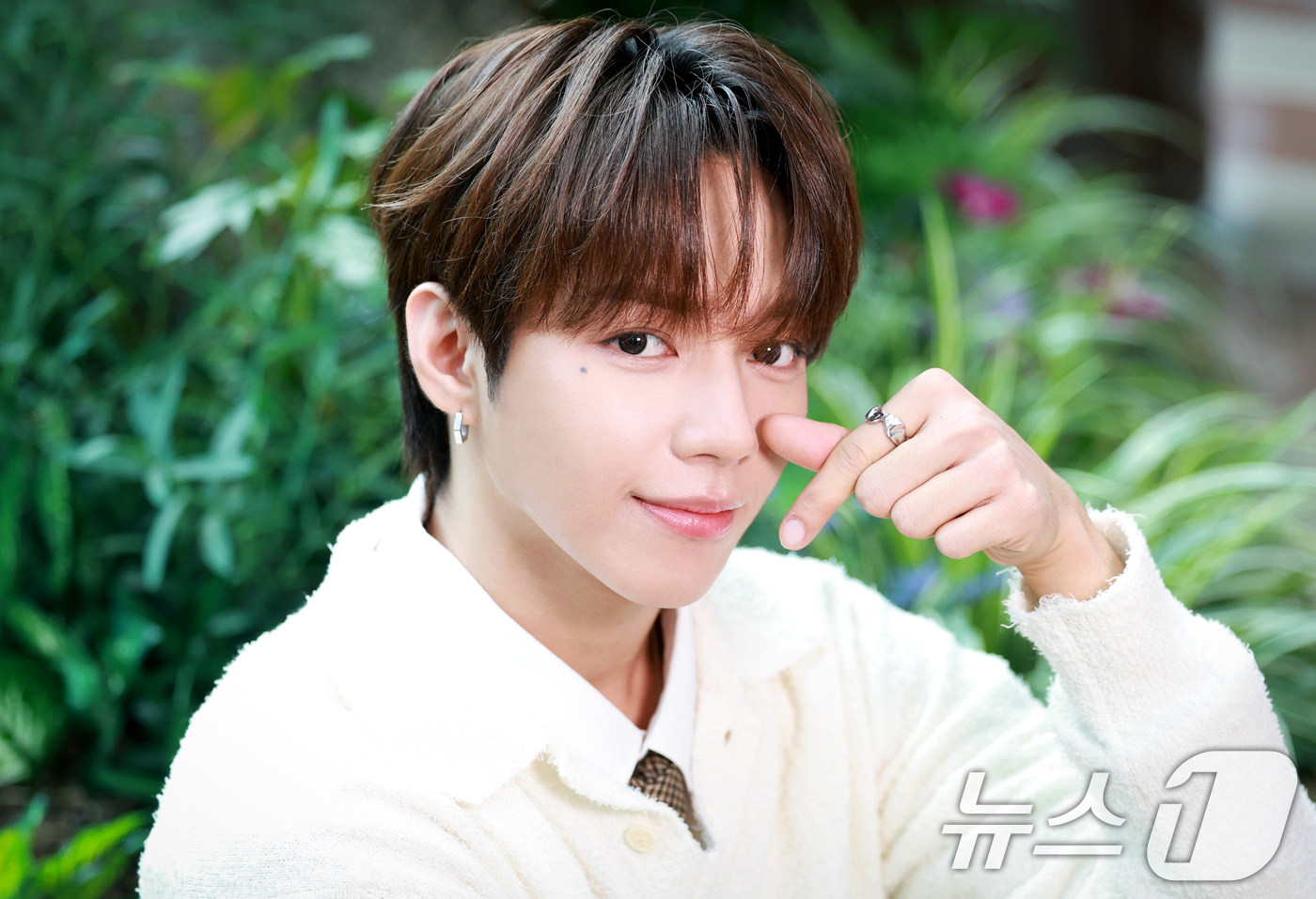 AHOF 아홉 News1 Interview Spotlight - Image 2