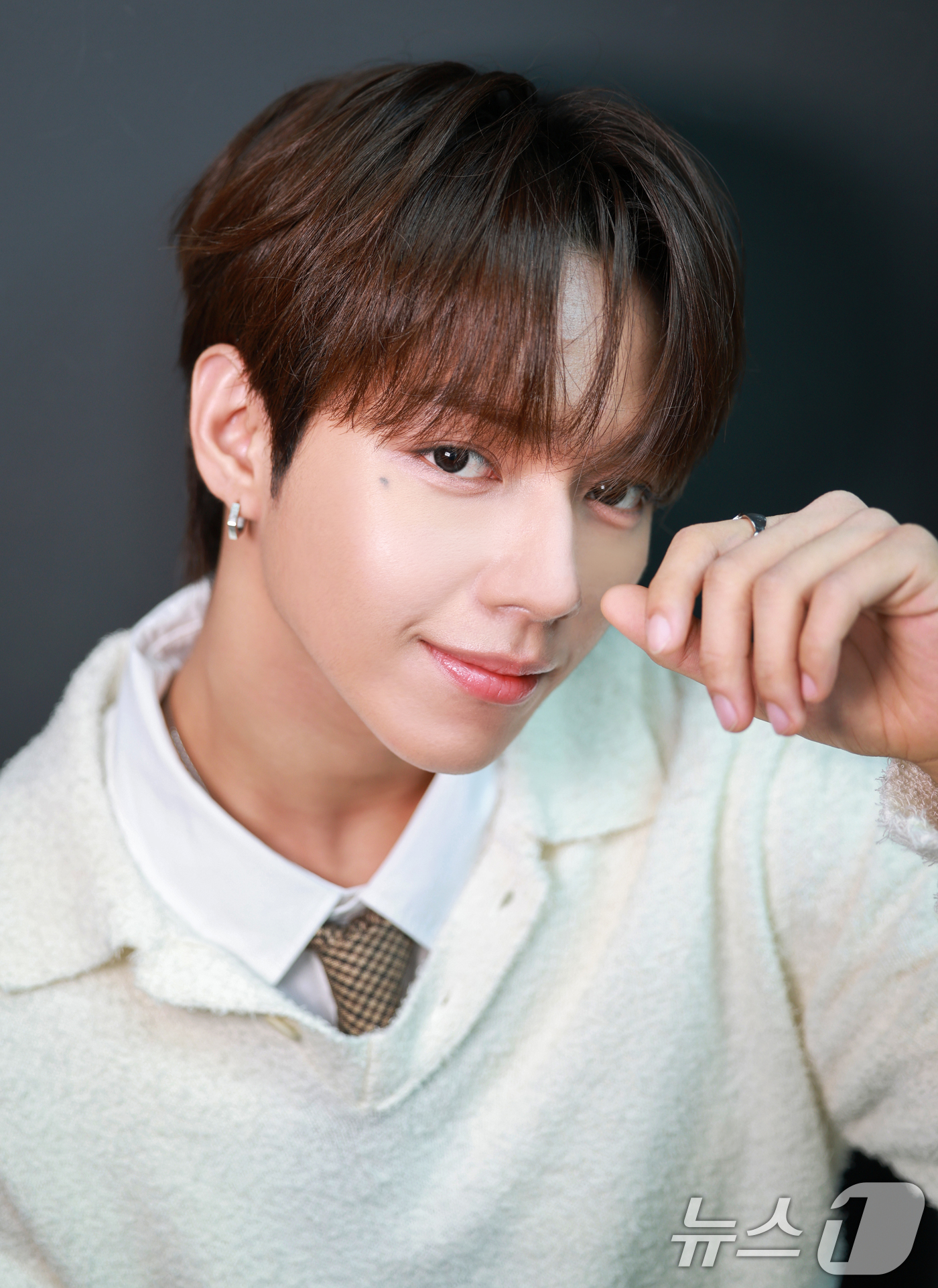 AHOF 아홉 News1 Interview Spotlight - Image 3