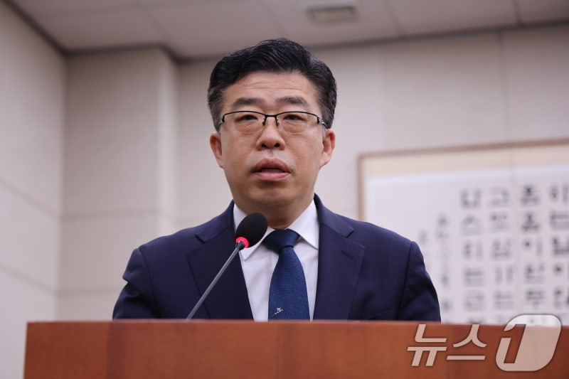 신용해 전 교정본부장 특검 소환…박성재 '<b>수용공간 확보 지시</b>' 조사