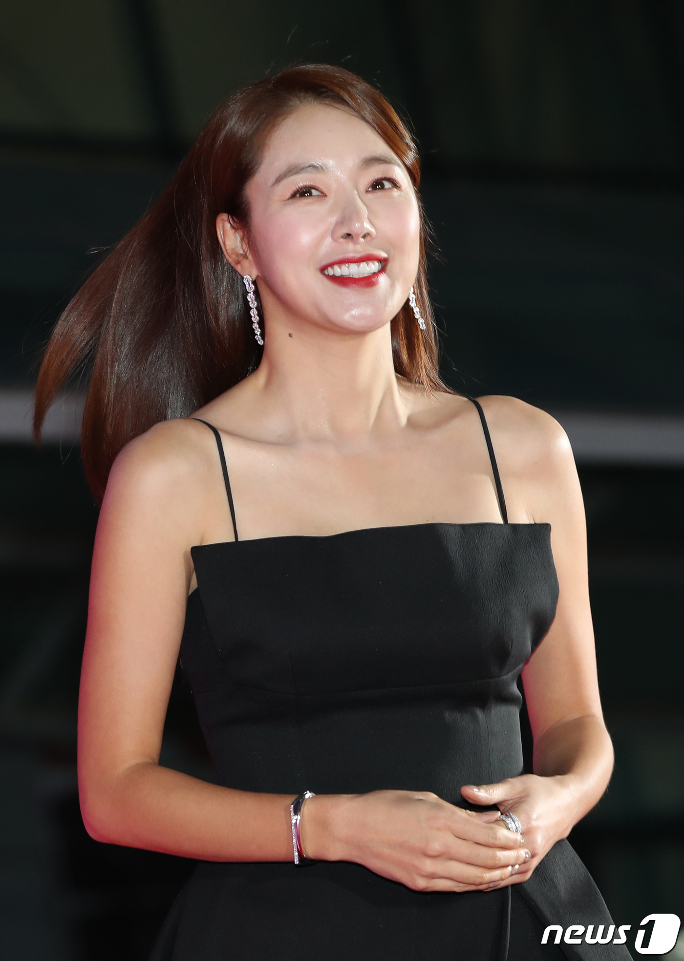 <b>두산</b> 찐팬 <b>소이현</b>, 25일 한화전 <b>승리기원 시구</b>