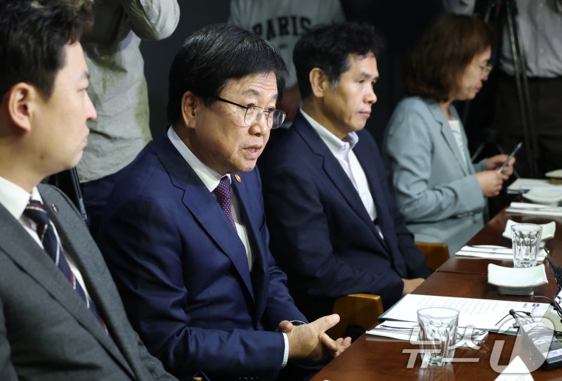 간담회 발언하는 <b>최교진</b> 사회부총리