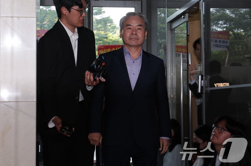 <b>이종섭</b>, 특검서 'VIP 격노회의' 당일 尹 <b>질책</b> 인정…3회 추가조사 예정...