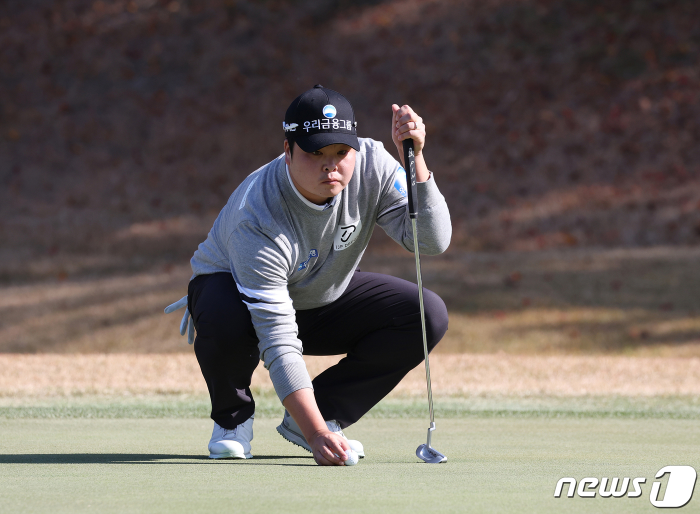 <b>황중곤</b>, KPGA 최경주 인비테이셔널 2R '3타 차' <b>단독 선두</b>