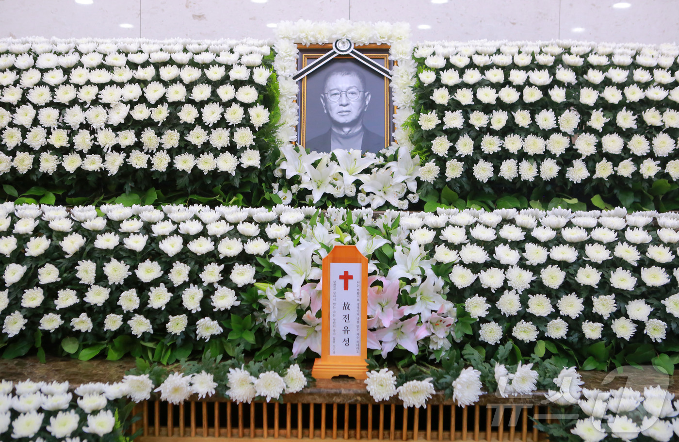 [단독] 진미령, 故 <b>전유성</b> 조문 어려워…스케줄로 해외 체류