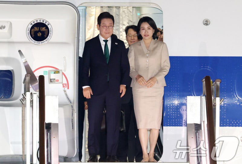 李<b>대통령</b>, 유엔총회 마치고 <b>귀국</b>…외교·경제 '성과' 관세 '교착'(종합)