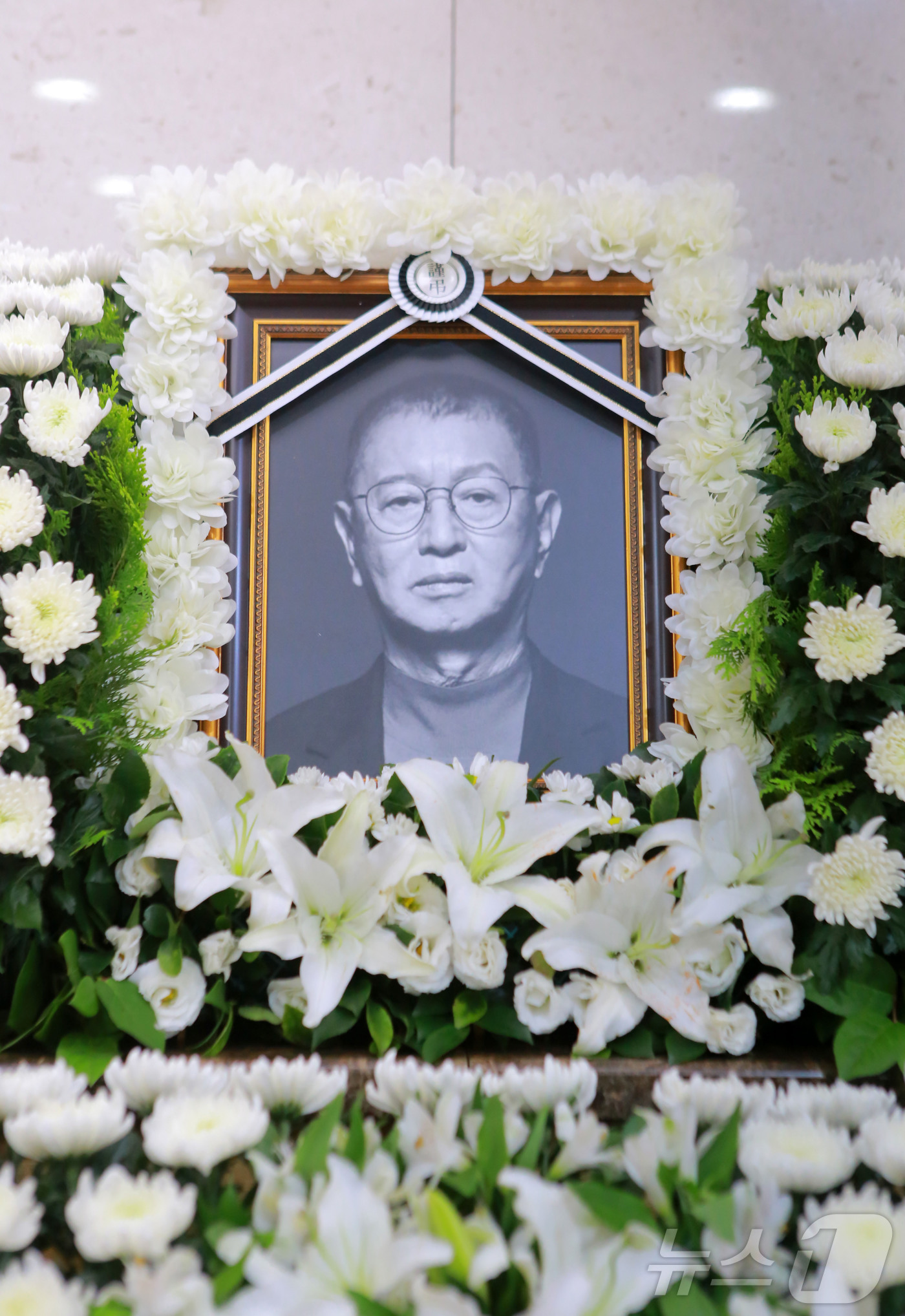 '개그계 대부' <b>전유성</b> 별세…이문세→마야 <b>추모</b> 물결 지속(종합)