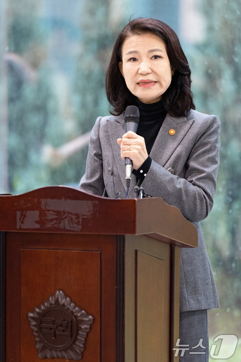 <b>이진숙</b> 방송통신위원장 "<b>헌법소원</b> 등 법적 대응 할 것"