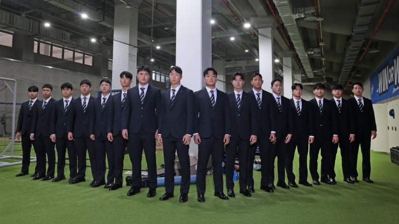 갤럭시, 2년 연속 <b>삼성</b>라이온즈 신인 선수 슈트 협찬