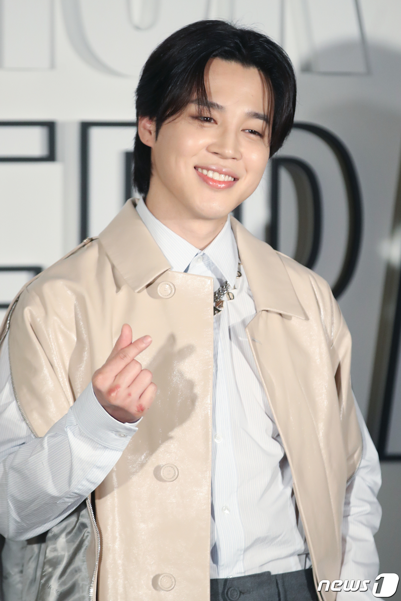 BTS <b>지민</b> 이어 부친·동생까지…'고액 기부 모임' <b>그린노블클럽</b> 가입