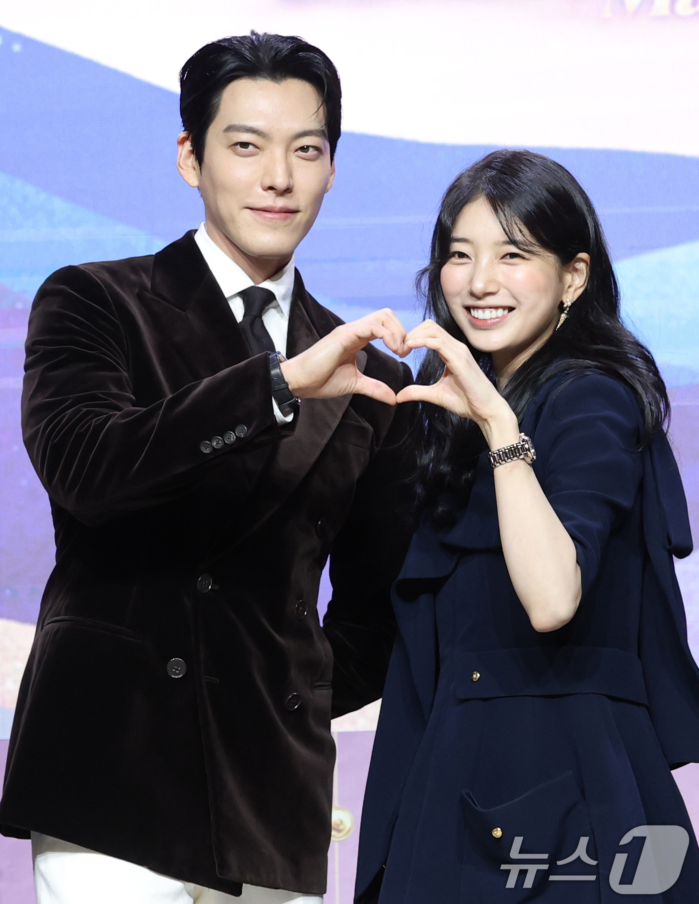 <b>김우빈</b>·<b>수지</b> '<b>다 이루어질지니</b>'
