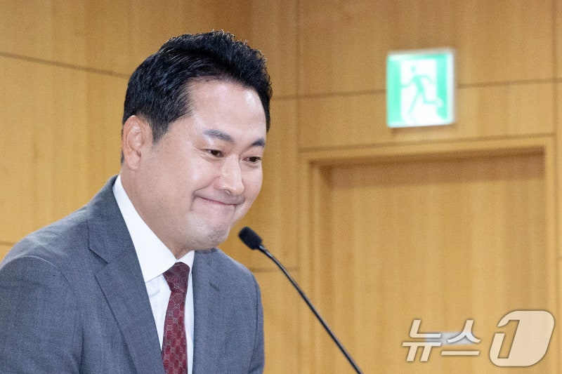 자리로 향하는 <b>장동혁 대표</b>