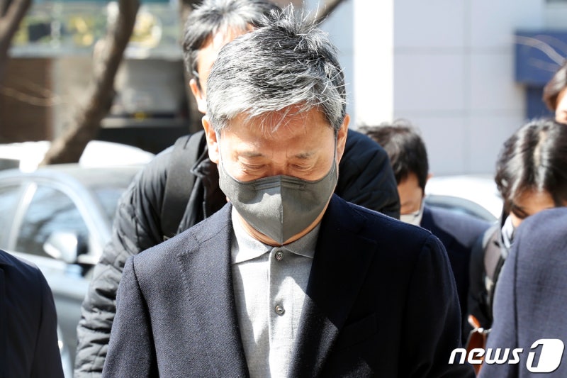 '배임 혐의' <b>김성수</b> 전 카카오엔터 대표 <b>무죄</b>…"사실 호도 아쉬워"(종합...