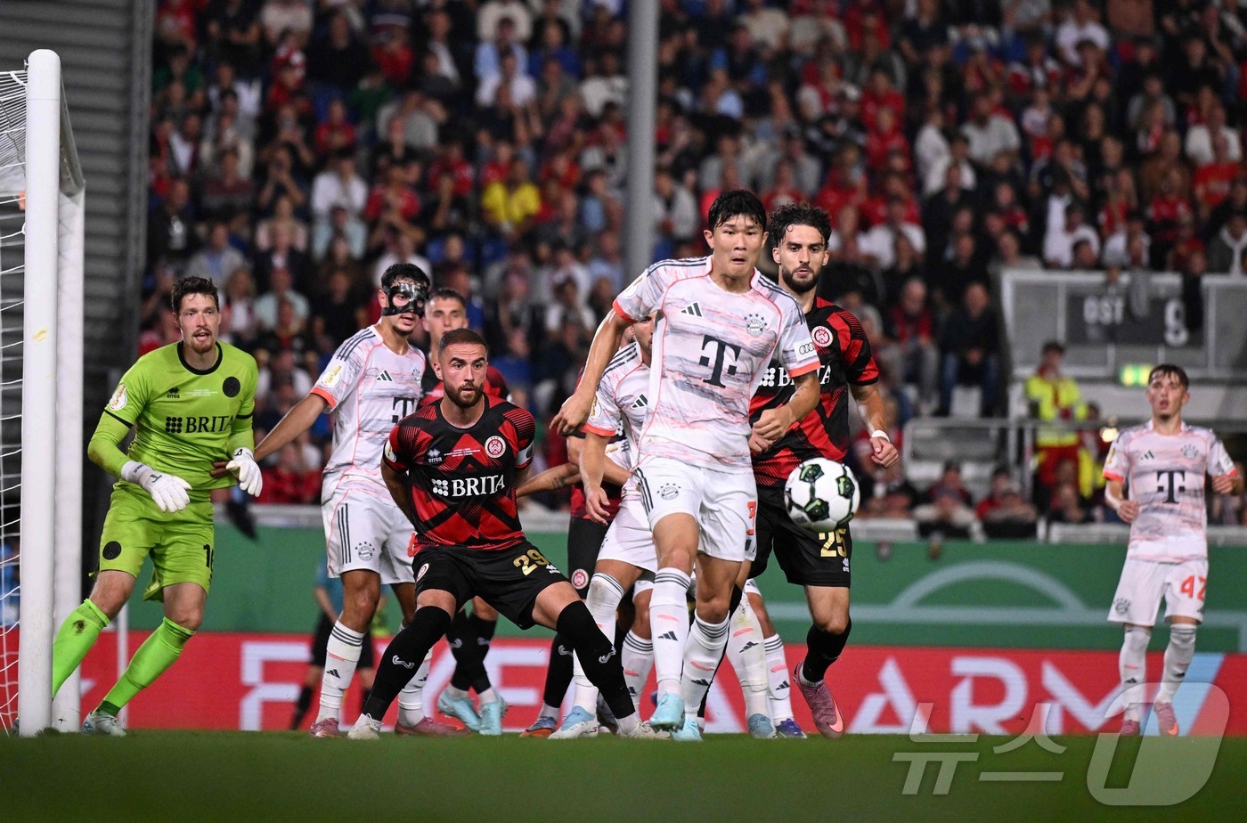 <b>부상</b> 털고 열흘만에 돌아온 <b>김민재</b> 풀타임…뮌헨은 파포스에 5-1 대승