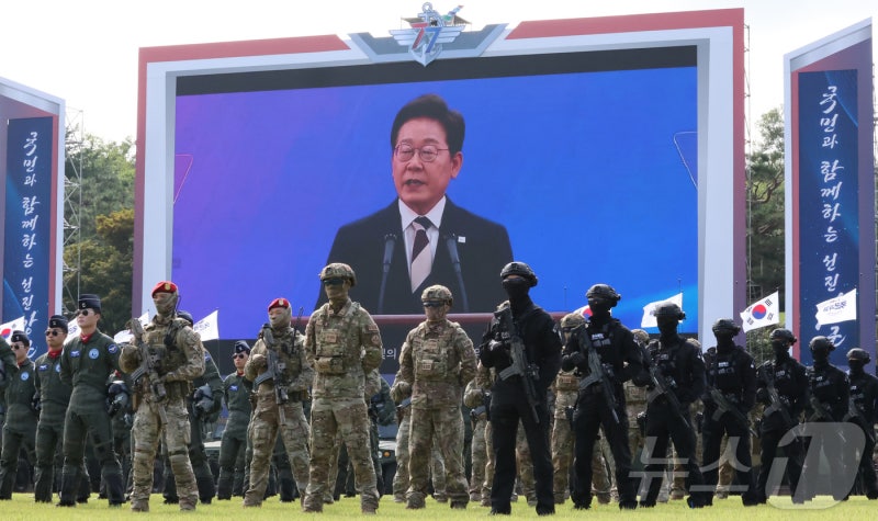 李대통령 "자주국방은 필연…한미동맹 기반 <b>전작권 회복</b>"(종합)