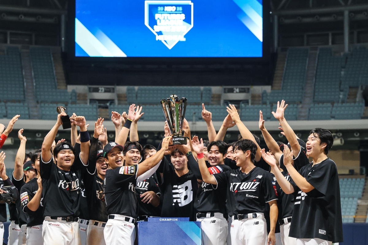 KT 위즈, <b>상무</b> 꺾고 <b>퓨처스리그</b> 챔프전 우승…포수 김민석 MVP