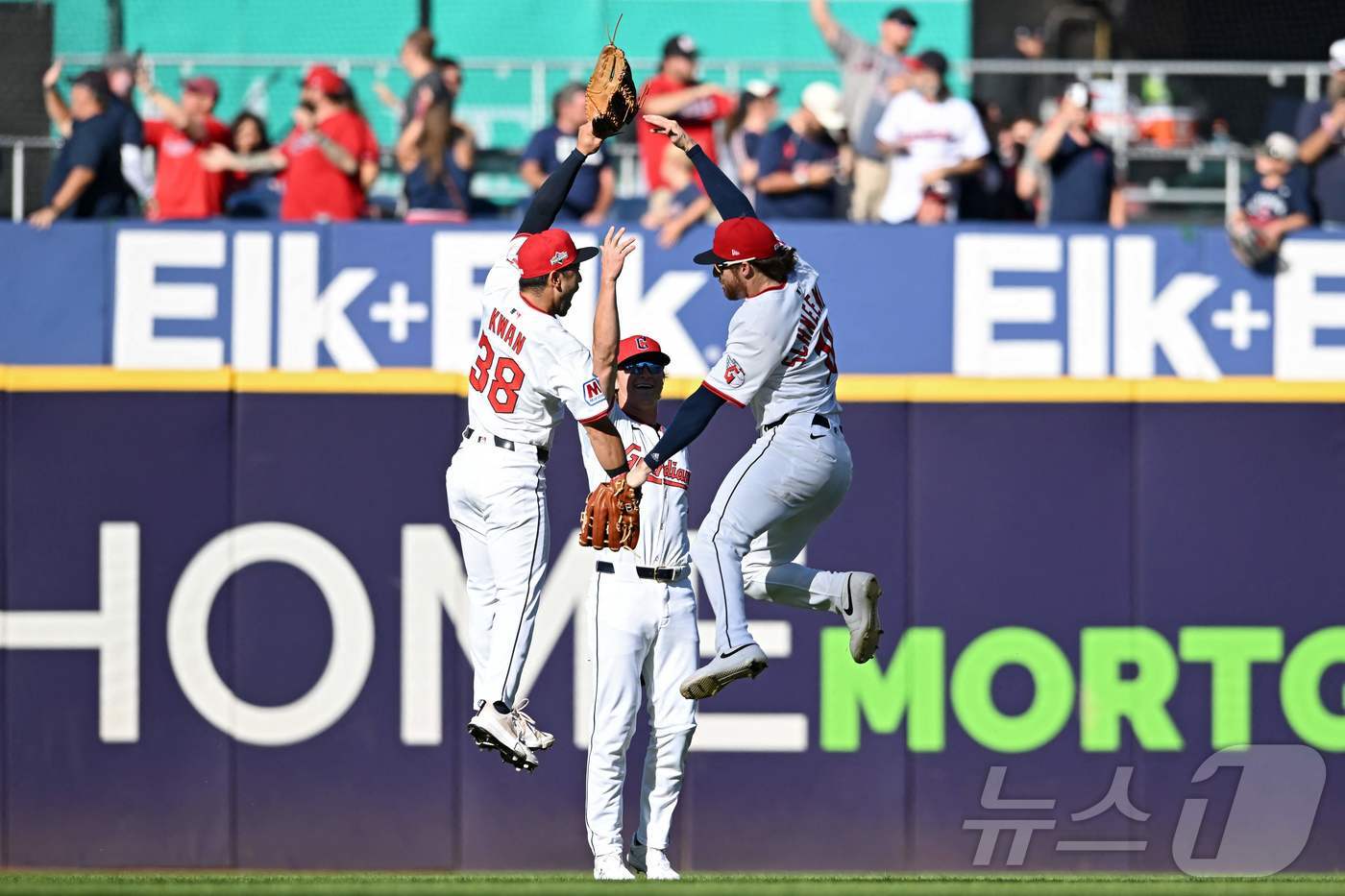 <b>클리블랜드</b>·<b>샌디에이고</b>, MLB 와일드카드 반격…최종 3차전 간다