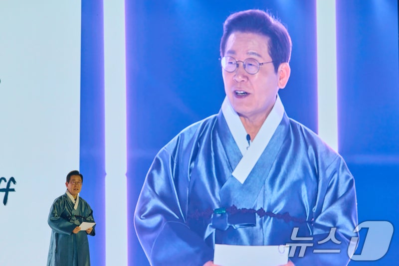 李대통령, <b>추석</b> 연휴 정국 구상…'관세협상·APEC·<b>민생</b>' 골몰