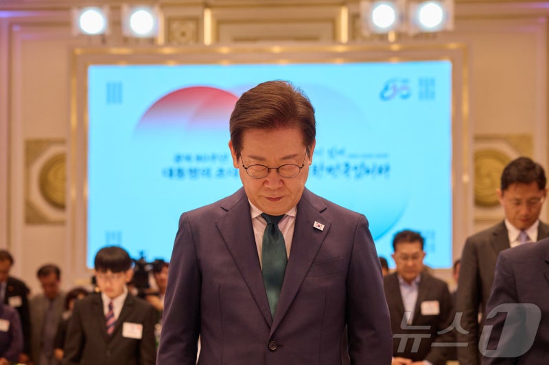 李대통령, 국가<b>전산망 공무원 사망</b>에 "국민 위해 헌신한 고인 명복 빈다...
