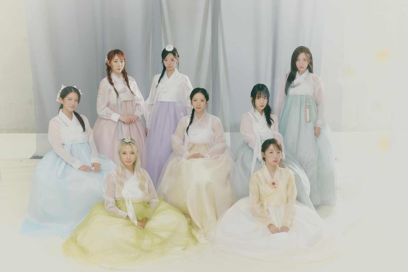 우주소녀, 한복 입고 뽐낸 러블리 비주얼 "힐링하는 <b>추석</b> 되세요"