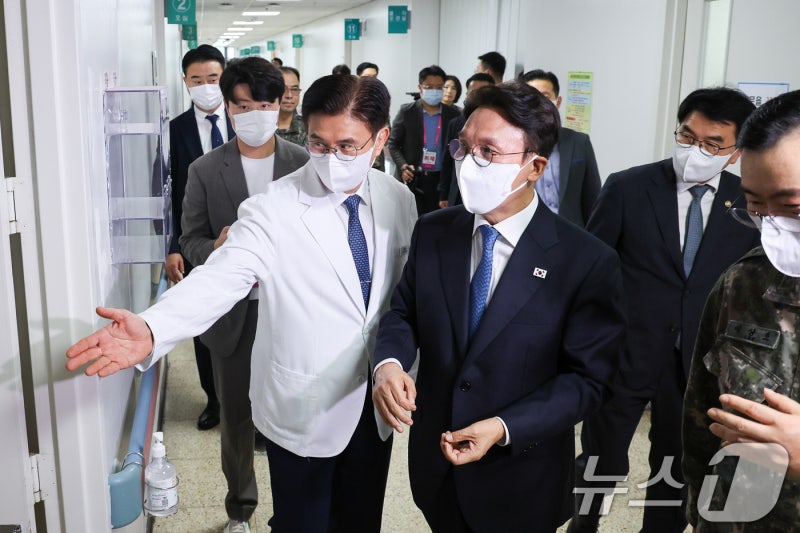 <b>국군수도병원</b> 찾은 김민석 총리