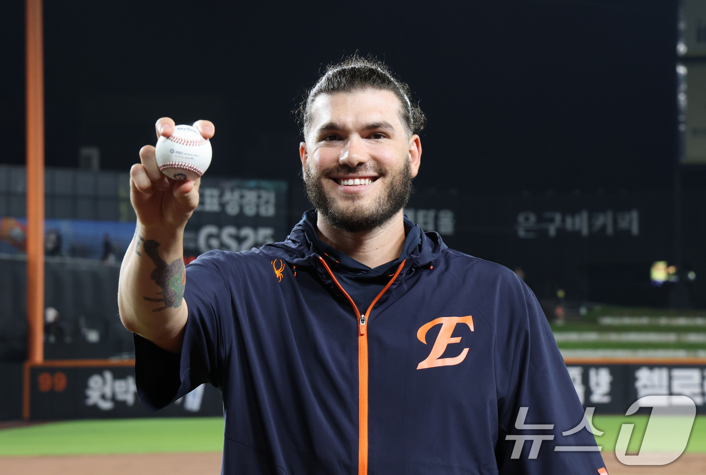 <b>프로야구 MVP</b> 후보 18명 확정…한화 폰세-삼성 디아즈 2파전