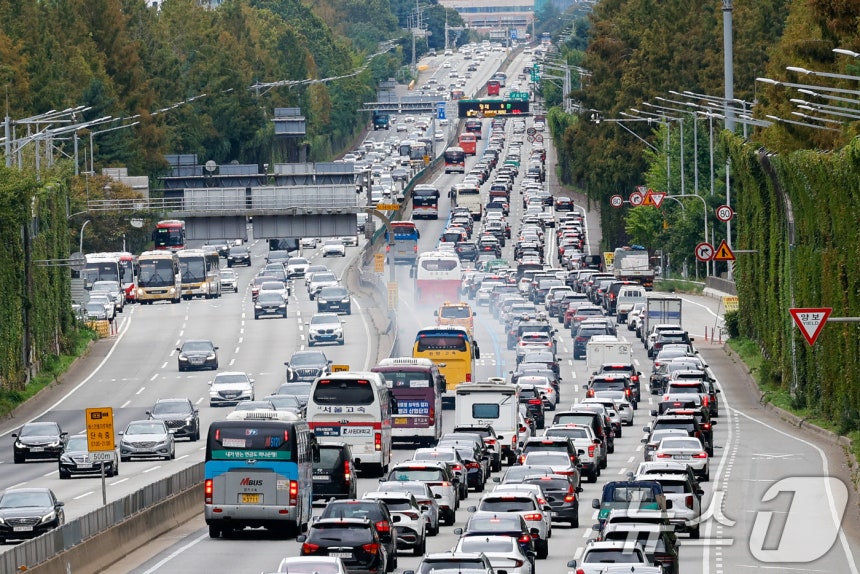 경부고속도로 정체 자료사진./뉴스1