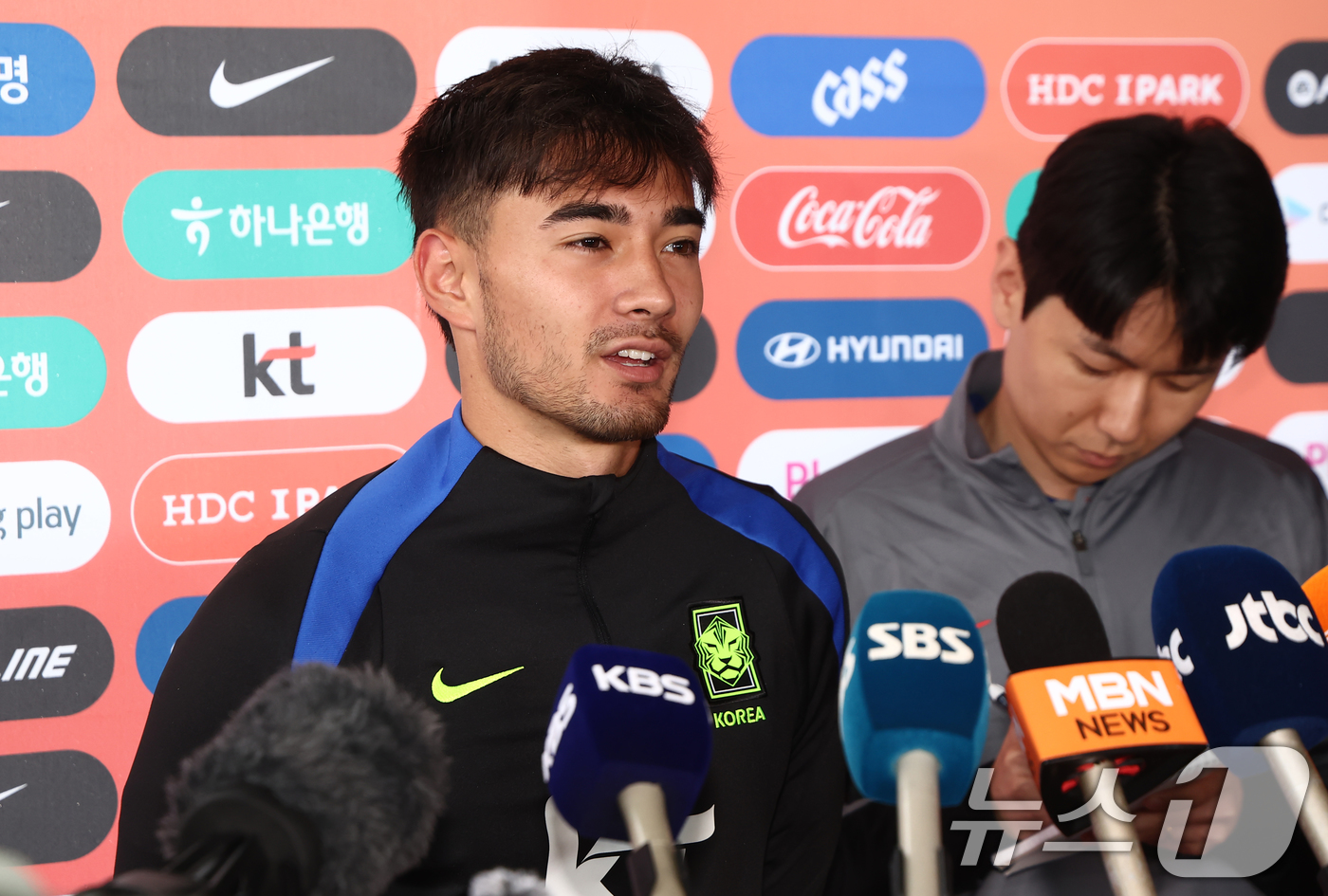 <b>브라질</b>전 임하는 각오 밝히는 옌스 카스트로프