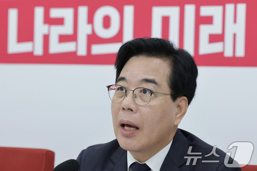 송언석 국민의힘 원내대표가 지난 2일 서울 여의도 국회에서 현안 관련 기자간담회를 하고 있다. 2025.10.2/뉴스1 ⓒ News1 신웅수 기자