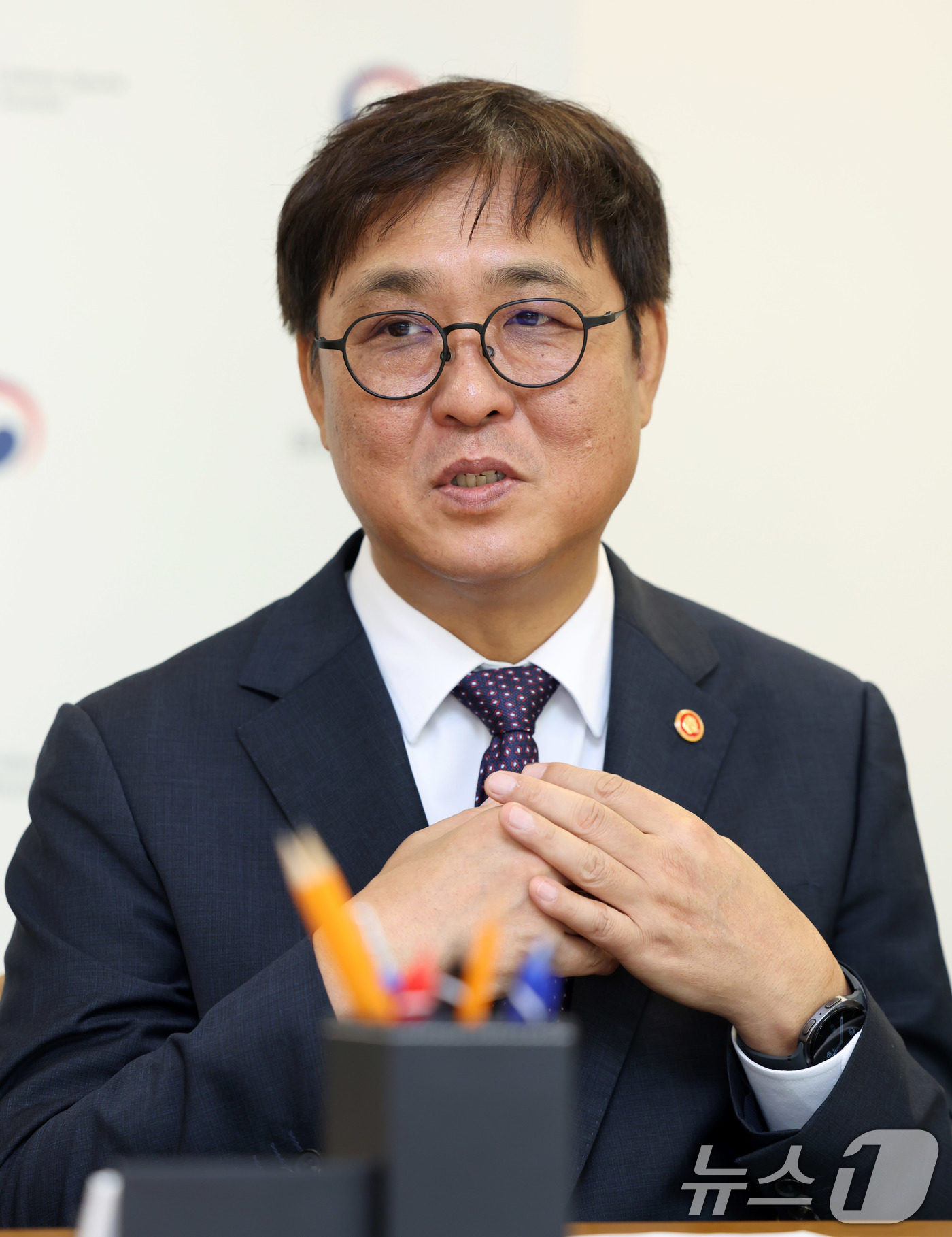 최휘영 <b>문체부 장관</b>, <b>홍명보호</b> 브라질전 현장 찾아 선수단 격려
