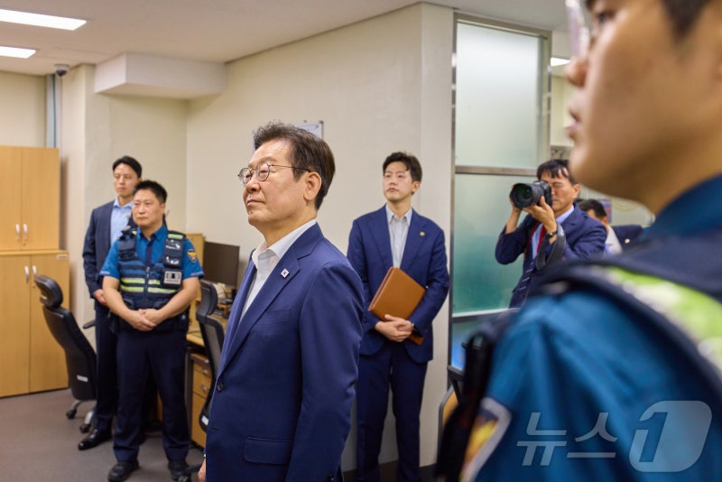 李<b>대통령</b>, <b>국정자원</b> 피해 현장 첫 방문…화재 발생 이후 14일만(종합)