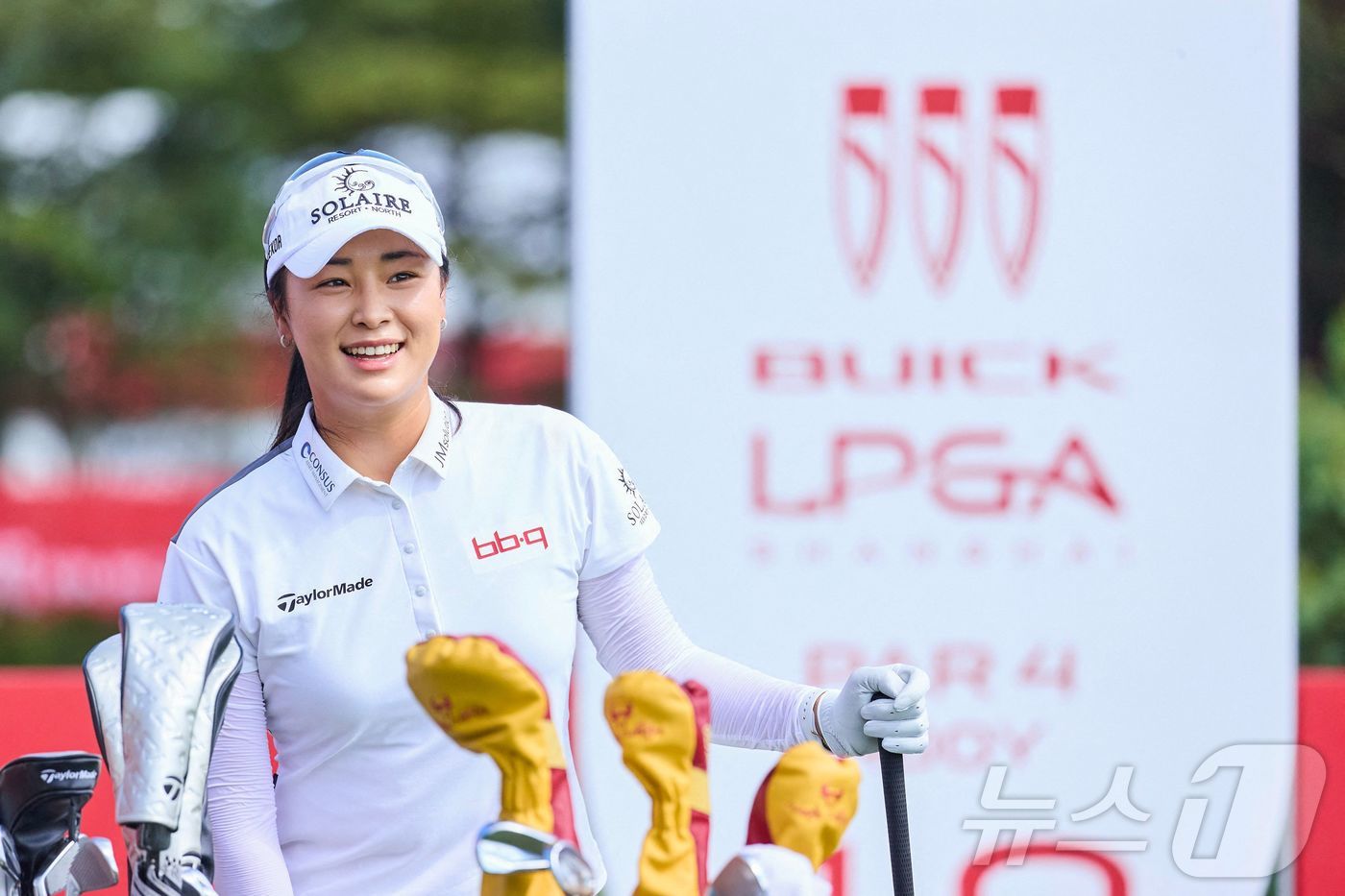 <b>윤이나</b>, 첫 우승 조준…<b>뷰익</b> LPGA <b>상하이</b> 둘째 날 2위 유지