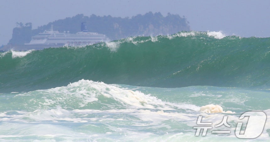 거센 파도.(뉴스1 DB)