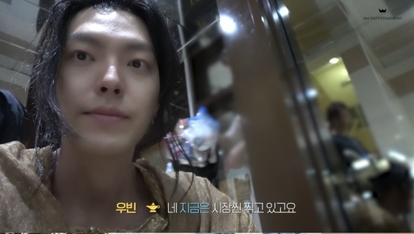 <b>김우빈</b>, <b>두바이</b> 일상 공개…10년 만에 만난 수지와 '케미'