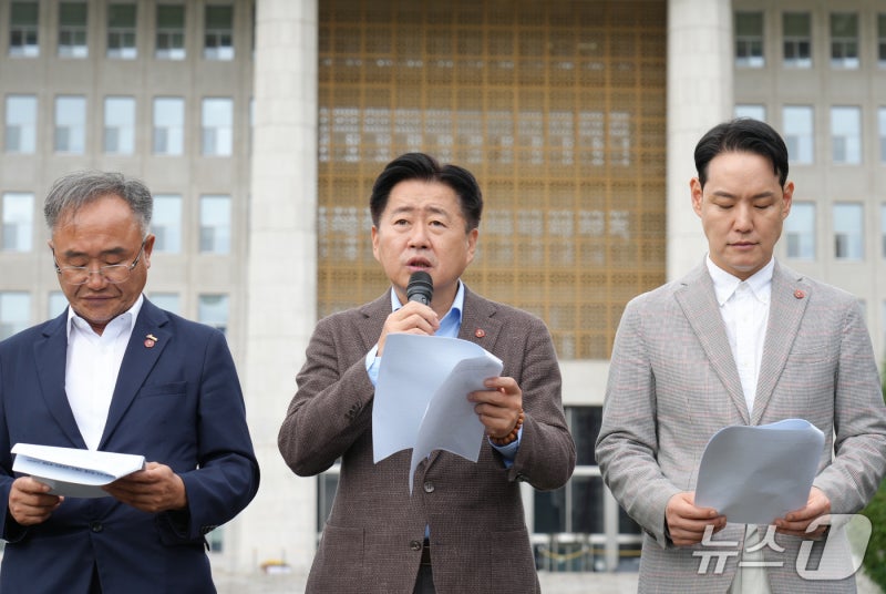 오영훈 제주지사 "송언석, <b>건국전쟁2 관람</b> 심판 받을 것"