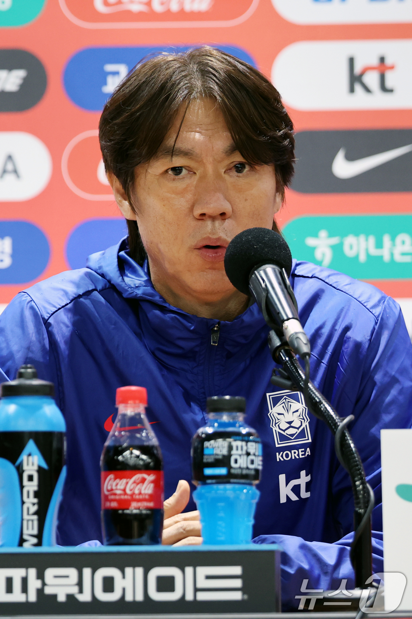 <b>파라과이 전 포부</b> 밝히는 홍명보 감독