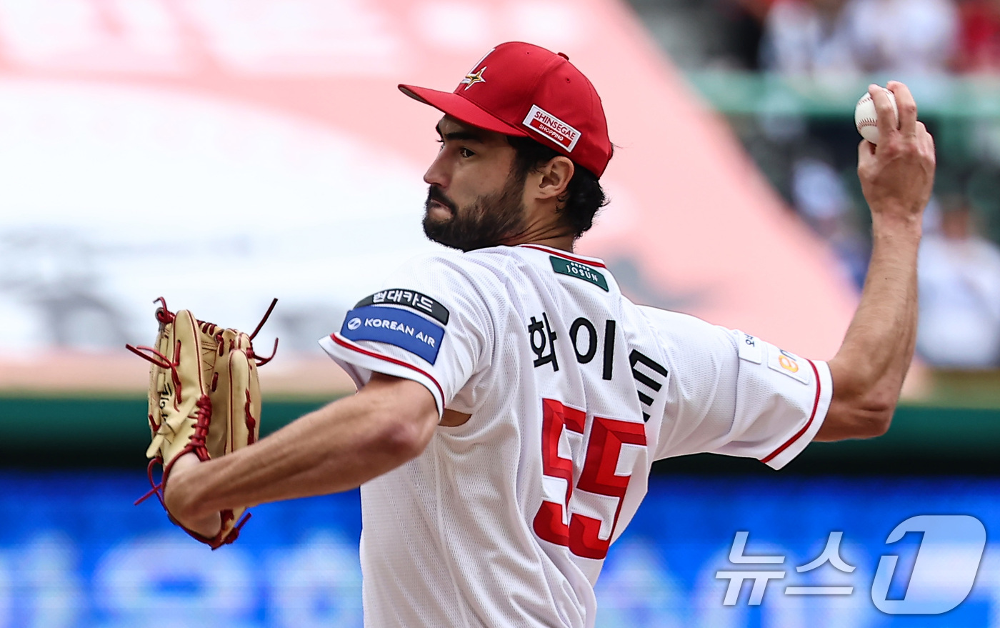 벼랑 끝 SSG, '순리대로' 원칙 깼다…선발 <b>화이트 불펜</b> 대기[준PO4]