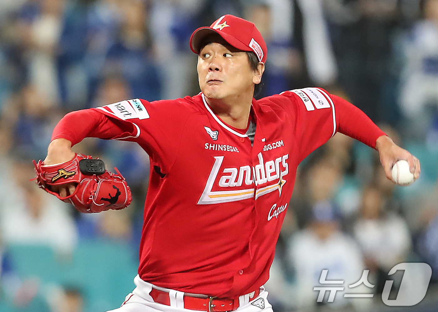 SSG <b>김광현</b>, PS <b>탈삼진</b> '103개'…역대 최다 선동열과 동률[준PO4]