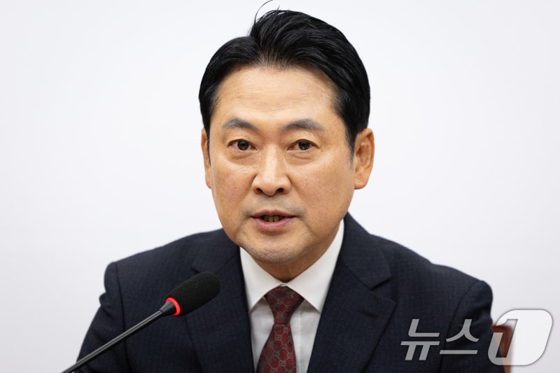 <b>장동혁</b>, 창원 <b>부마</b><b>항쟁</b> 기념식 참석…美관세타격 車부품업체 방문