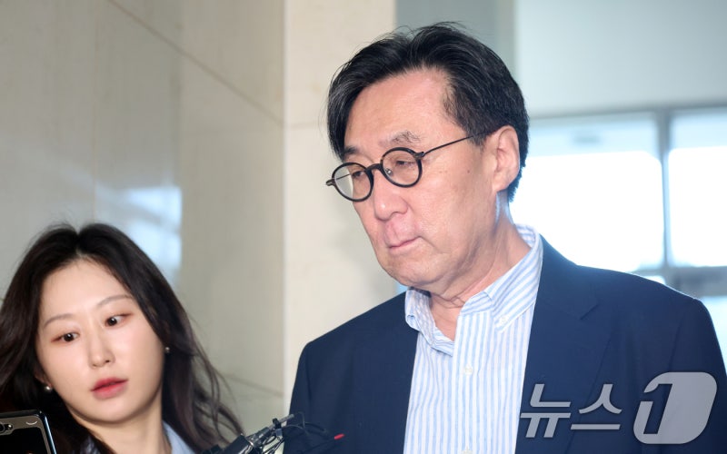 해병특검, '<b>이종섭 도피</b>' <b>장호진</b> 前<b>안보실장</b> 소환…"조사서 다 말할 것...