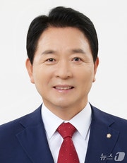 성일종 “이 정부 <b>국방정책 점검</b> 백서 발간…국회의원에 배포”
