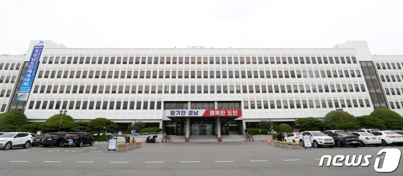 경남형 <b>통합</b><b>돌봄</b> 내년부터…관내외 병원동행 지원·야간 <b>돌봄</b> 시행