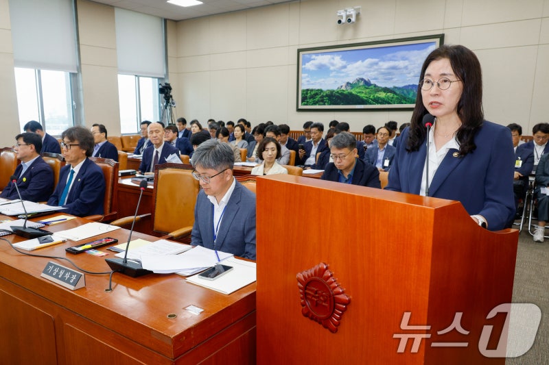 유튜브 '가짜 날씨뉴스' 성토…'<b>강릉 가뭄</b>' 못 맞춘 기상청장도 사과